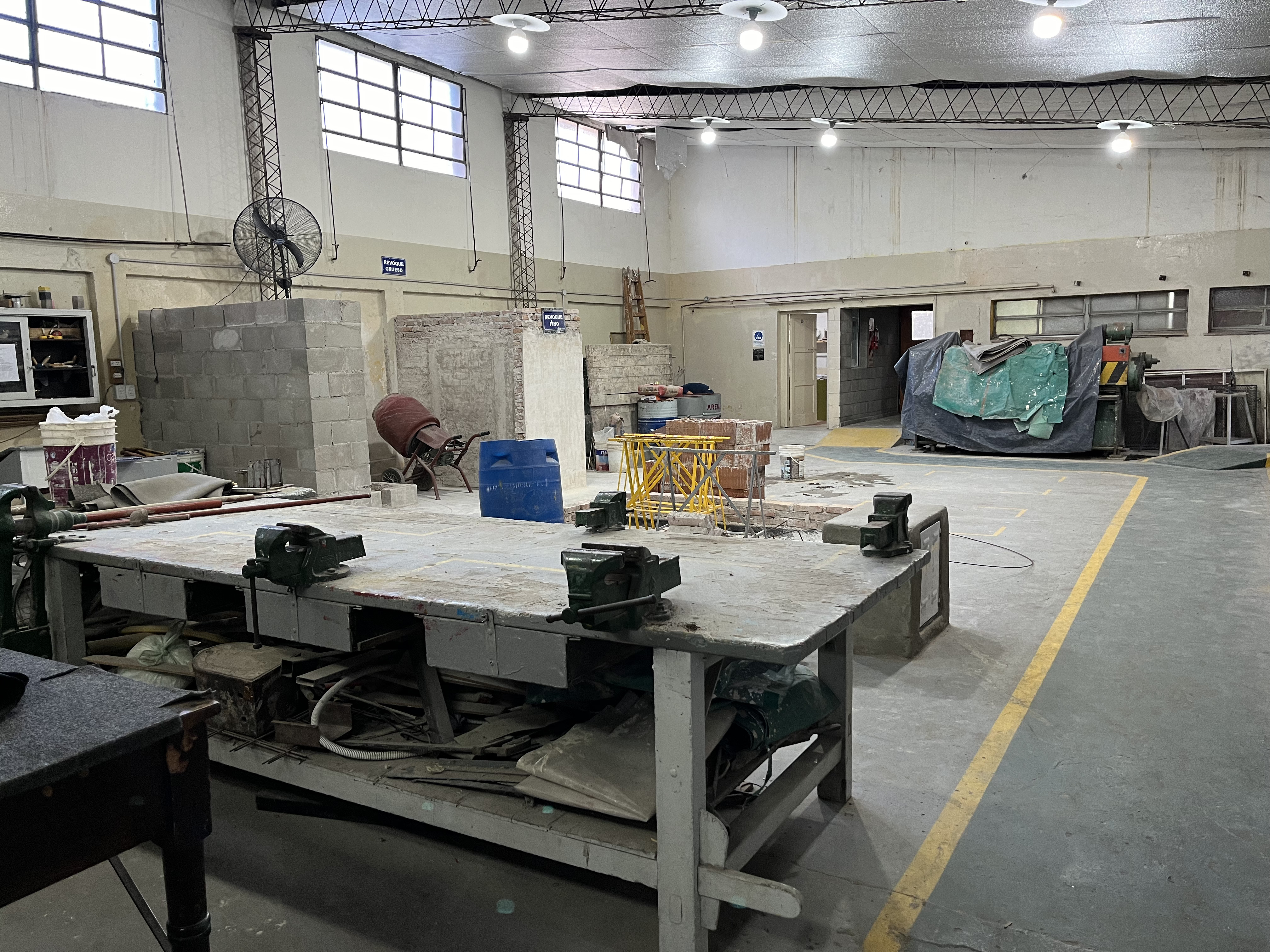 Estudiantes de MMO trabajando